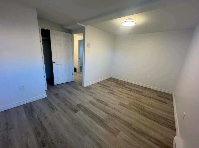 Grand logement 6 1/2 (sous-sol) thumbnail 9
