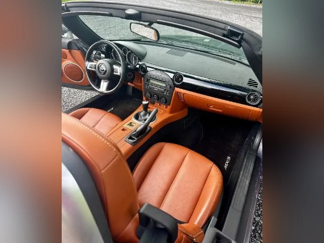 Mazda MX-5 Miata 2007 Impeccable! thumbnail 5