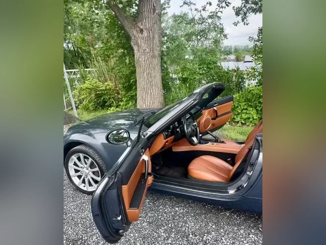 Mazda MX-5 Miata 2007 Impeccable! thumbnail 2