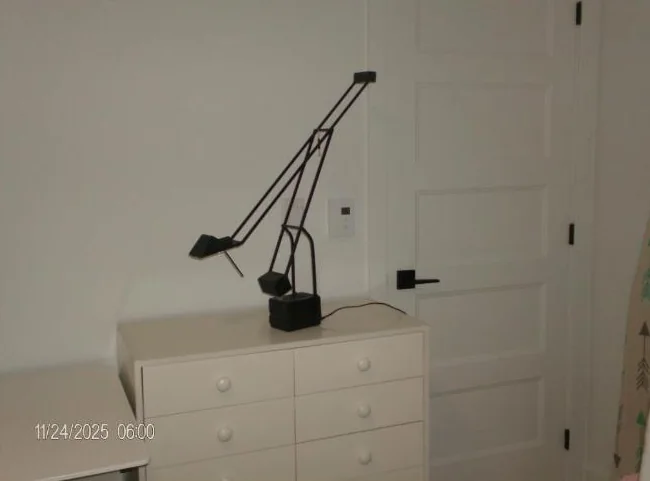Lampe moderne noire "Fase" transformable.