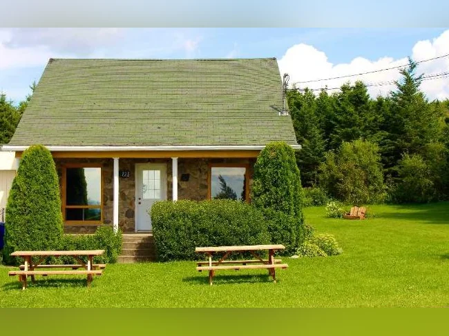 Charmante épicerie de village bien établie avec maison/gîte thumbnail 2