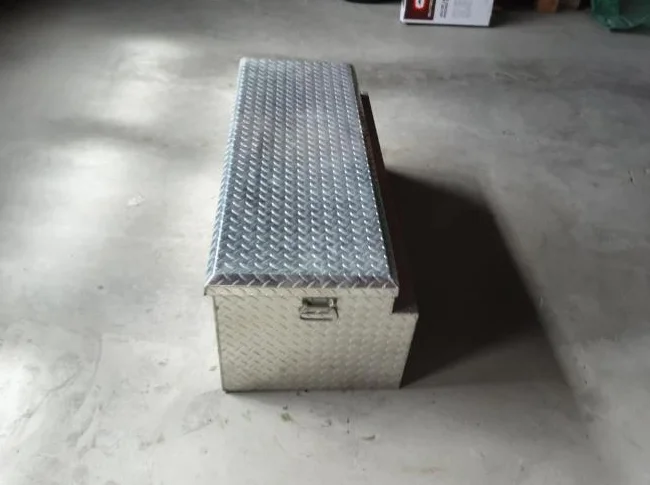 Coffre en aluminium pour camion thumbnail 2