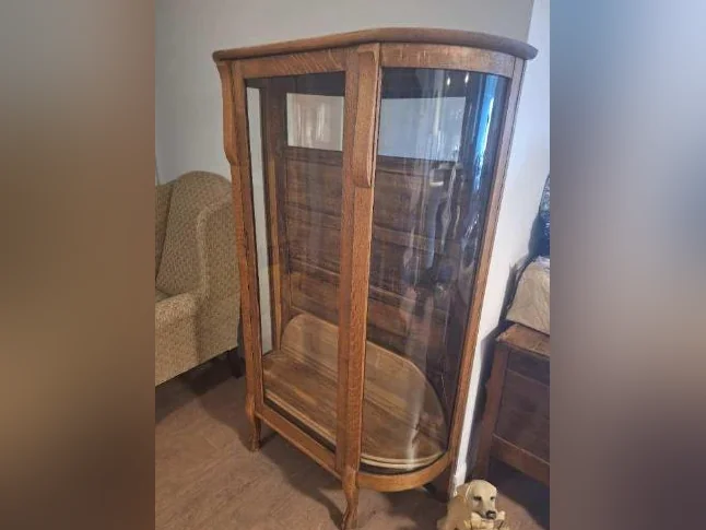 Armoire antique