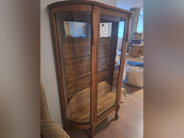 Armoire antique thumbnail 2