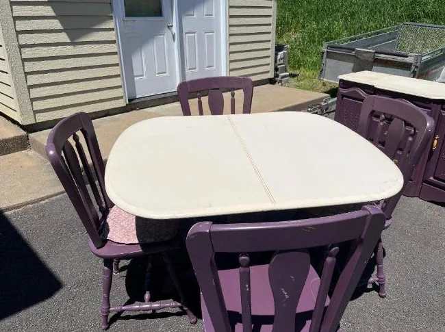 Table, chaise et buffet thumbnail 3