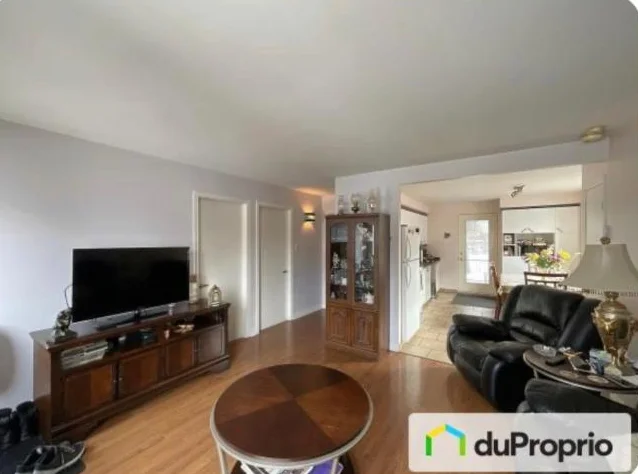 Triplex à vendre Chomedey thumbnail 3