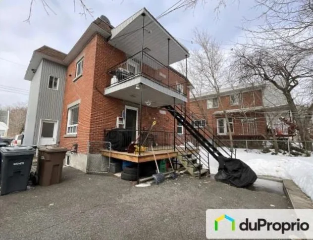 Triplex à vendre Chomedey thumbnail 2