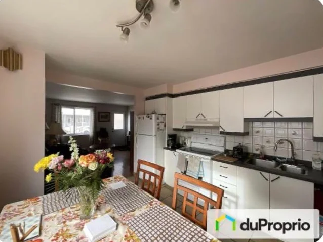 Triplex à vendre Chomedey thumbnail 4
