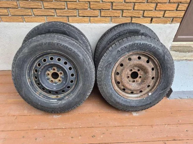 Pneus d'été neufs P215/70/R16
