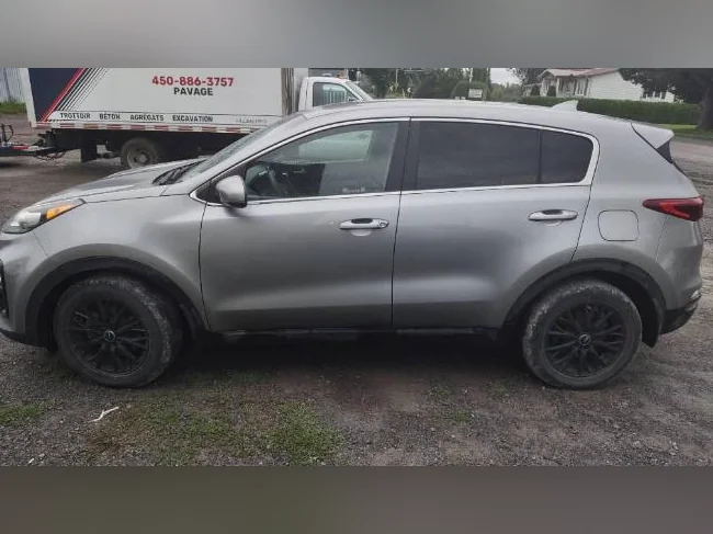 Kia sportage 2021 fwd thumbnail 4
