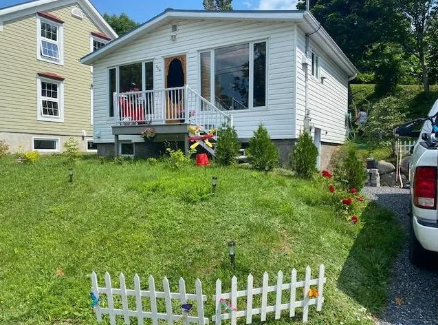 Chalet au bord du fleuve avec vue plage Bas Saint-Laurent été 2026