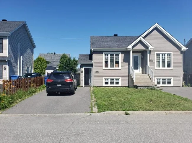 Appartement de 3 chambres à louer dans un duplex