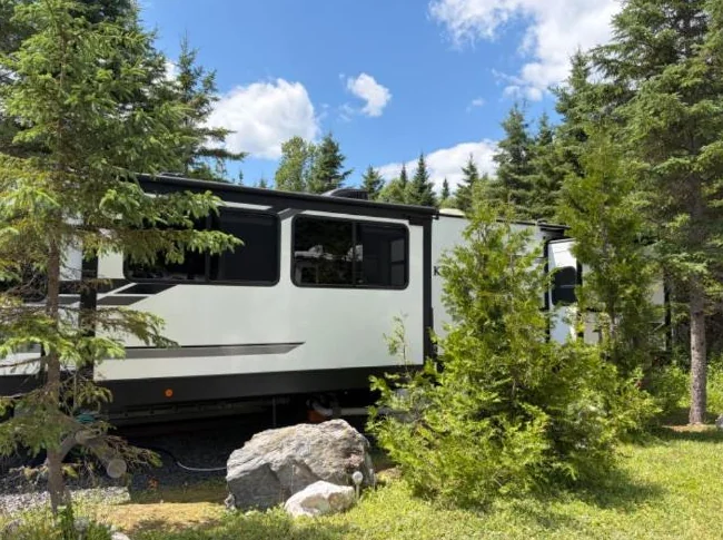 Roulotte Kodiak Ultimate 2021 de 37 pieds, comme neuve thumbnail 3