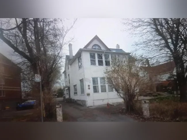 GRANDE MAISON MEUBLÉE OU NON FACE A L'EAU A VILLE LASALLE A PROXIMITÉ DE TOUT