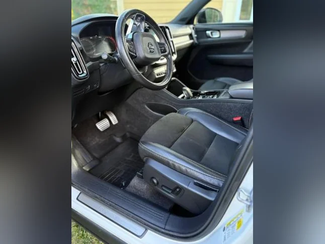 Volvo XC40 2020 R-Design T5 thumbnail 4