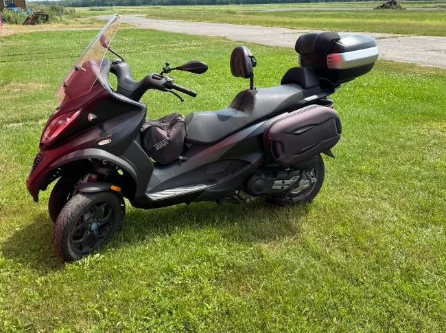 Moto 3 roues Piaggio MP3 500cc, 2019.