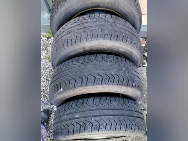 pneus pirelli de 215x65xr16 sur jante de 16 pouces inclus les a pour 75$ thumbnail 4