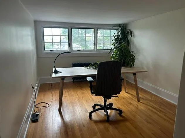 Chambre à louer avec bureau de travail adjacent thumbnail 4