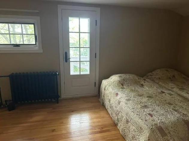 Chambre à louer avec bureau de travail adjacent