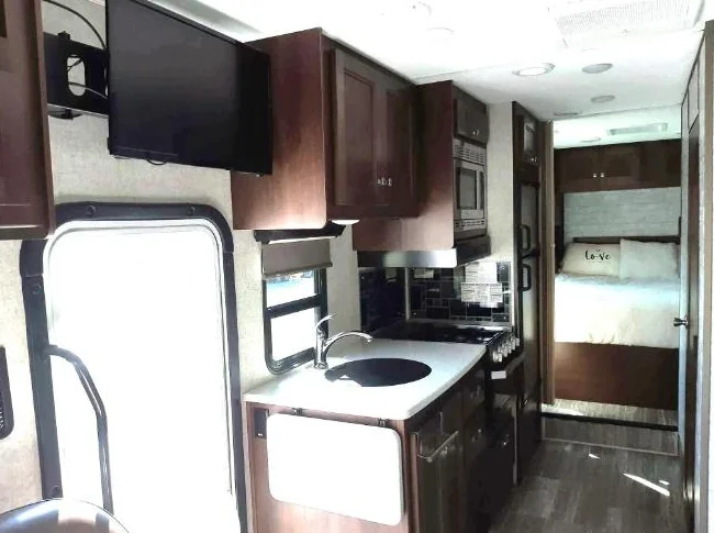 VR Motorisé Classe C 2019 Forest River Forester 2651CD - Véritable 4 saisons thumbnail 5