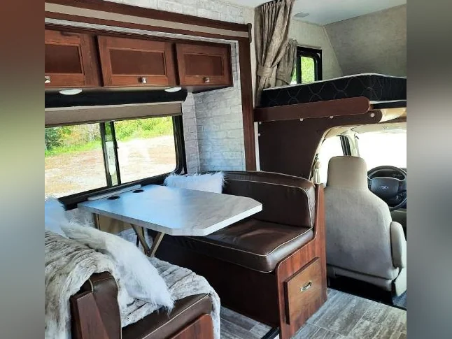 VR Motorisé Classe C 2019 Forest River Forester 2651CD - Véritable 4 saisons thumbnail 4