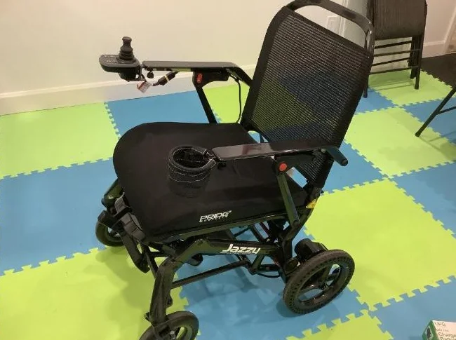 Chaise roulante électrique.