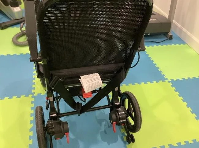 Chaise roulante électrique. thumbnail 3