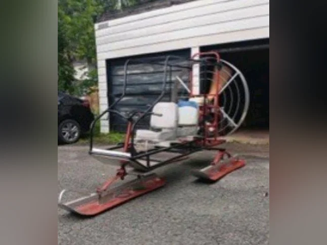 Paramoteur / Traîneau à hélice/ Aérosled / skimmer des neiges). Fabrication artisanale. thumbnail 4