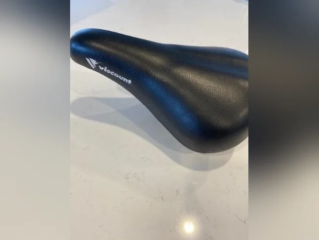 Selle de vélo Viscount avec 2 Resorts sous la selle pour plus de confort.