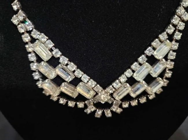 Collier style plastron vintage des années 1940-1950 en strass rhinestone thumbnail 2