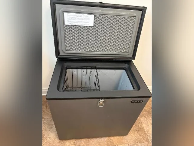 Congélateur 3 voix Unique au propane, 12volts et 120 volts
