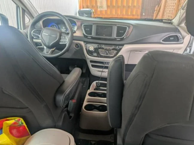 Grand Caravan Chrysler 2023 thumbnail 2
