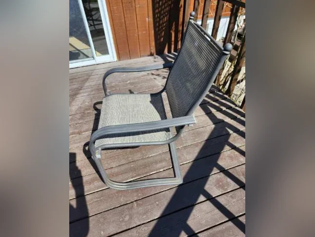 Table et chaises de jardin thumbnail 3