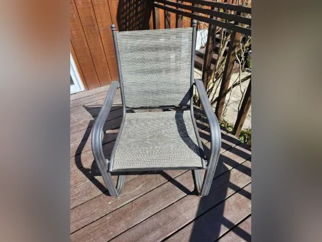 Table et chaises de jardin thumbnail 2