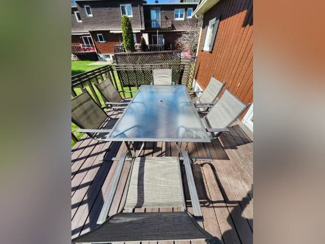 Table et chaises de jardin thumbnail 4