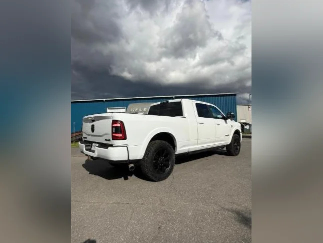 Ram 3500 Laramie Mega Cab thumbnail 2