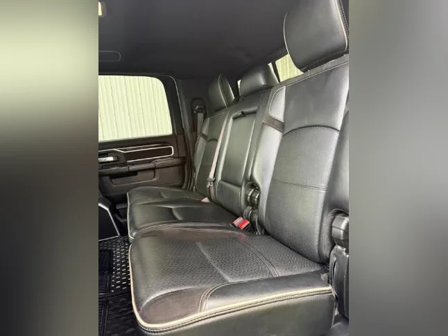Ram 3500 Laramie Mega Cab thumbnail 10