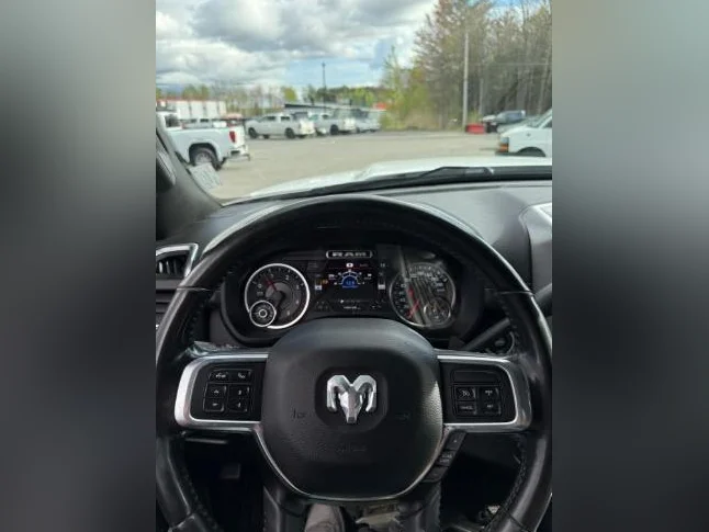 Ram 3500 Laramie Mega Cab thumbnail 7