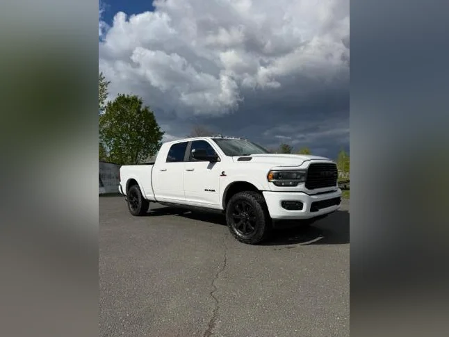 Ram 3500 Laramie Mega Cab thumbnail 5