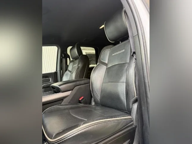 Ram 3500 Laramie Mega Cab thumbnail 9