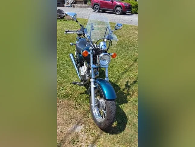 "Cruiser" Suzuki Marauder GZ250 1999 [bas milage 4100km!] thumbnail 2