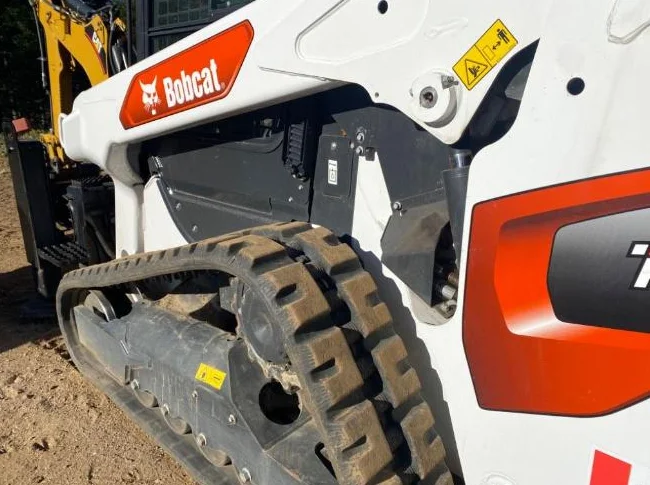 🚜 Bobcat T62 2023 – Seulement 198 heures + Pelle rétro Caterpillar BH150 INCLUSE ! Super aubaine ! thumbnail 7