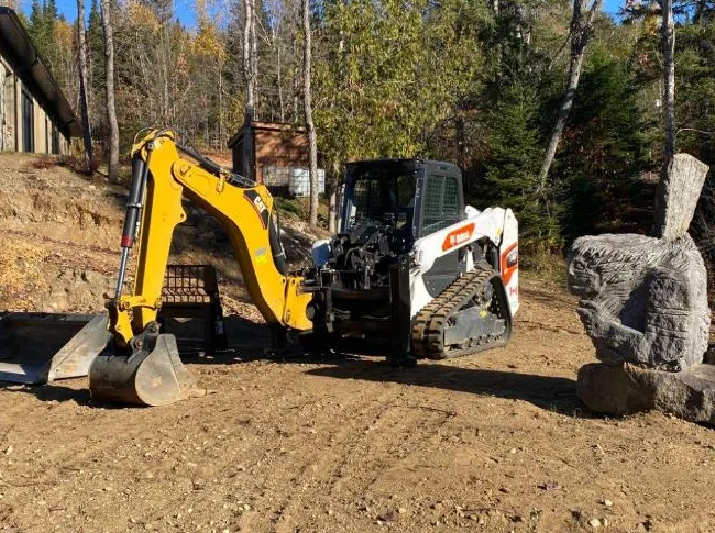 🚜 Bobcat T62 2023 – Seulement 198 heures + Pelle rétro Caterpillar BH150 INCLUSE ! Super aubaine ! thumbnail 9