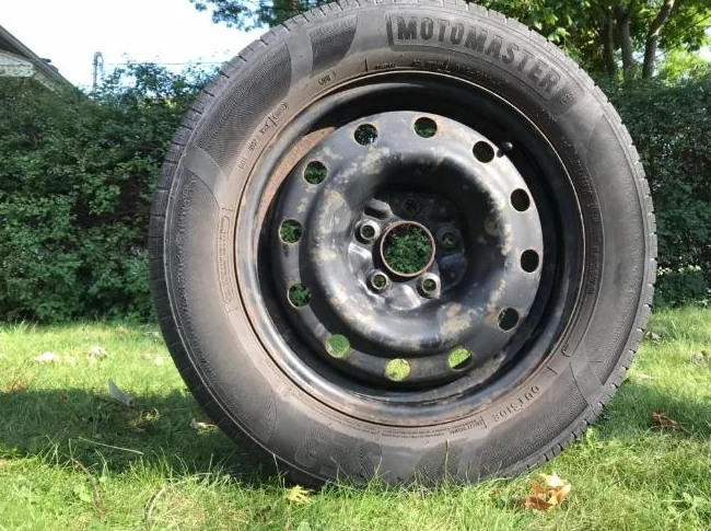 4x Pneus D’été Motomaster SE3 205/65R16 + Rims 5x114.3mm