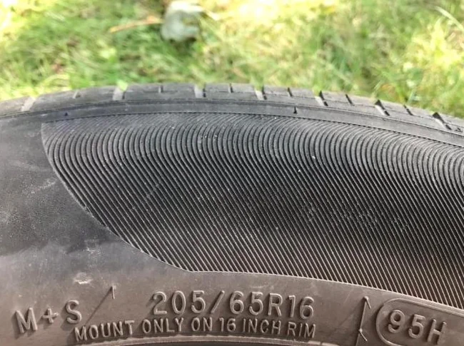 4x Pneus D’été Motomaster SE3 205/65R16 + Rims 5x114.3mm thumbnail 2