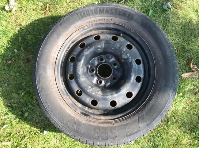 4x Pneus D’été Motomaster SE3 205/65R16 + Rims 5x114.3mm thumbnail 10