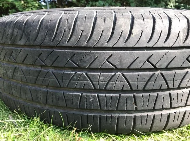 4x Pneus D’été Motomaster SE3 205/65R16 + Rims 5x114.3mm thumbnail 8
