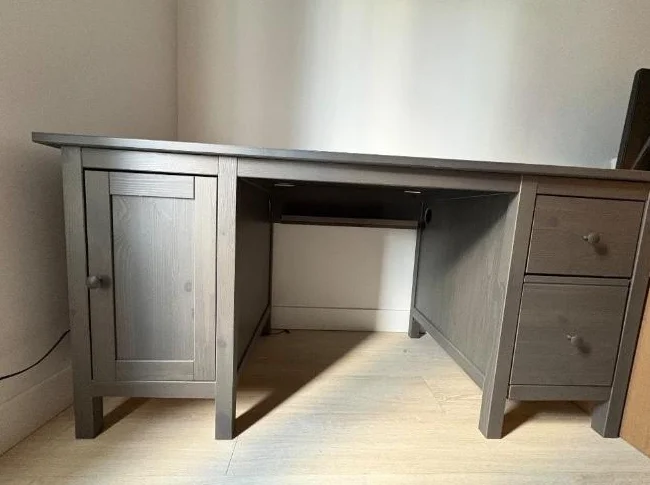 Bureau et chaise sur roulettes thumbnail 4