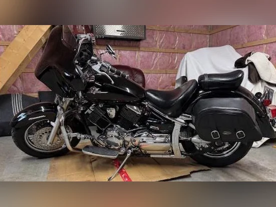 Moto Yamaha V Star 1100 cc 2003 très propre thumbnail 2