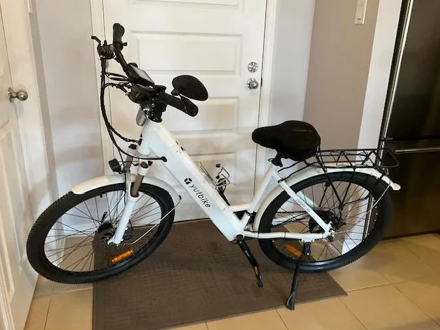 2 vélos électriques de marque YULBIKE